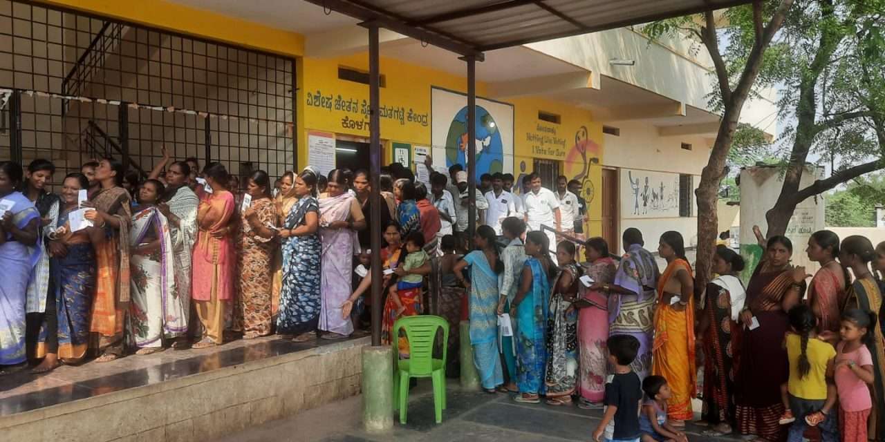ರಮೇಶ ಜಿಗಜಿಣಗಿ ಕುಟುಂಬ ಮತದಾನ