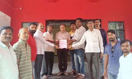 ಹಳಿಯಾಳದಲ್ಲಿ ಎರಡು ವರ್ಷದಿಂದ ಮಾಲೆ ತೆಗೆಯದ ವ್ಯಕ್ತಿ. ಅಯ್ಯಪ್ಪ ವೃತಧಾರಿಗಳಿಂದ ದೂರು. ಕ್ರಮಕ್ಕೆ ಒತ್ತಾಯ.