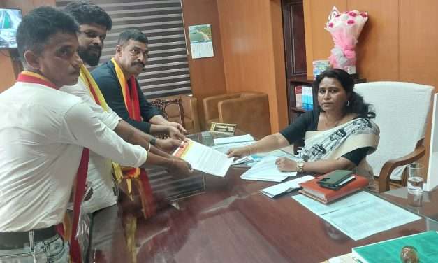 ಕನ್ನಡಿಗರಿಗೆ ನೂರರಷ್ಟು ಮೀಸಲಾತಿ ನೀಡಿ: ಕರವೇ ಆಗ್ರಹ.