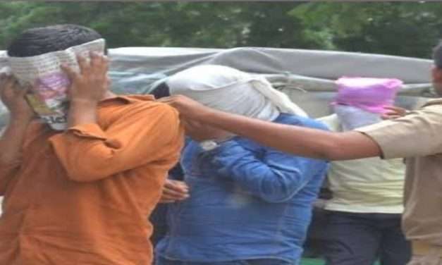 ಭಟ್ಕಳದಲ್ಲಿ ಹೋಟೆಲ್ ಮೇಲೆ ಪೋಲೀಸರ ದಾಳಿ(POLICE RAID)