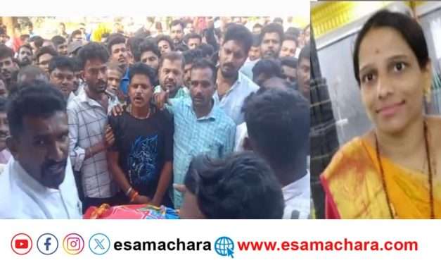 ಸರ್ಕಾರಿ ಆಸ್ಪತ್ರೆ ಎದುರು ಶವವಿಟ್ಟು ಪ್ರತಿಭಟನೆ. ವೈದ್ಯರ ನಿರ್ಲಕ್ಷ್ಯ ಆರೋಪ.