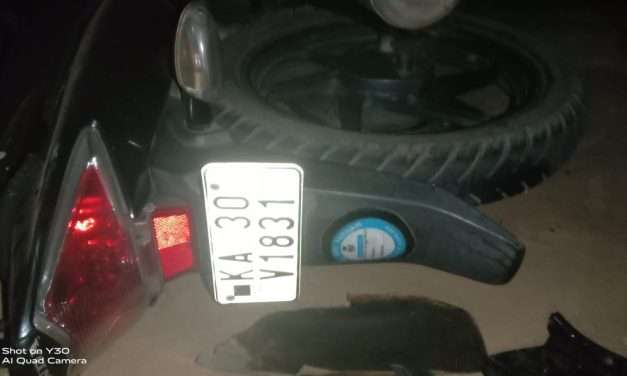 Accident/ ಅರಗ ನೌಕಾನೆಲೆ ಮೇನ್ ಗೇಟ್ ಎದುರು ಮೂರು ವಾಹನಗಳ ನಡುವೆ ಅಪಘಾತ.