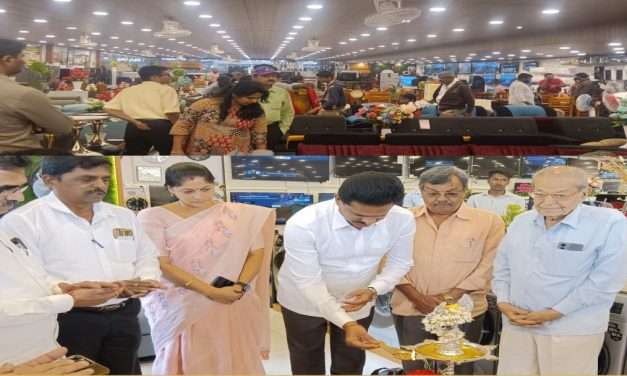 ಶಿರಸಿಯಲ್ಲಿ  ನೂತನ  ಬ್ರೌನವುಡ್  ಮಳಿಗೆ  ಉದ್ಘಾಟಿಸಿದ ಶಾಸಕ ಭೀಮಣ್ಣ ನಾಯ್ಕ 