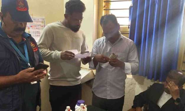 Lokayukta Raid/ ಲೋಕಾಯುಕ್ತ ಬಲೆಗೆ ಬಿದ್ದ ಎಪಿಪಿ. ಮುದ್ದೆಮಾಲಿಗೆ ಬೇಡಿಕೆ.