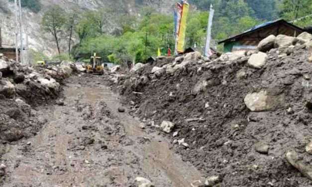 Landslide/ಸೇನಾ ಶಿಬಿರದ ಮೇಲೆ ಭೂಕುಸಿತ. ಮೂವರು ಯೋಧರ ದುರ್ಮರಣ.