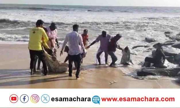 Rescue/  ಸಮುದ್ರದಲ್ಲಿ ಕೊಚ್ಚಿ ಹೋಗುತ್ತಿದ್ದ ಪ್ರವಾಸಿಗರ ರಕ್ಷಣೆ.