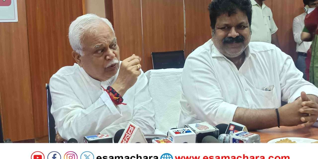 Naval Base/ ನೌಕಾನೆಲೆ ನಿಮ್ಮಪ್ಪನ ಆಸ್ತಿನಾ ? : ಆರ್ ವಿ ದೇಶಪಾಂಡೆ ಗರಂ.