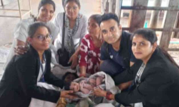 Humanity/ ರೈಲ್ವೆ ಪ್ಲಾಟ್ ಫಾರ್ಮ್ ನಲ್ಲಿಯೇ ಮಹಿಳೆಗೆ ಹೆರಿಗೆ ಮಾಡಿಸಿದ ಸೇನಾ ವೈದ್ಯ.