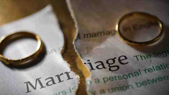 Divorce/ ಮದುವೆಯಾದ 18 ತಿಂಗಳಿಗೆ 18 ಕೋಟಿ ಜೀವನಾಂಶ ಕೇಳಿದ ಪತ್ನಿ. ನ್ಯಾಯಮೂರ್ತಿಗಳೆ ಶಾಕ್.