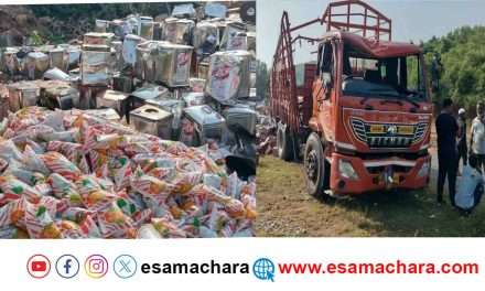 Lorry Turnover/  ಎಣ್ಣೆ ಸಾಗಿಸುತ್ತಿದ್ದ ಲಾರಿ ಪಲ್ಟಿ.  ನೂರಾರು ಲೀಟರ್ ಅಡುಗೆ ಎಣ್ಣೆ ರಸ್ತೆ ಪಾಲು