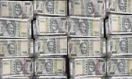 Money Supply/ ಖಾಸಗಿ ಬಸ್ ನಲ್ಲಿ ಕೋಟಿ ರೂ. ಹಣ ಪತ್ತೆ. ಕಾರವಾರದಲ್ಲಿ ಇಬ್ಬರ ಬಂಧನ.