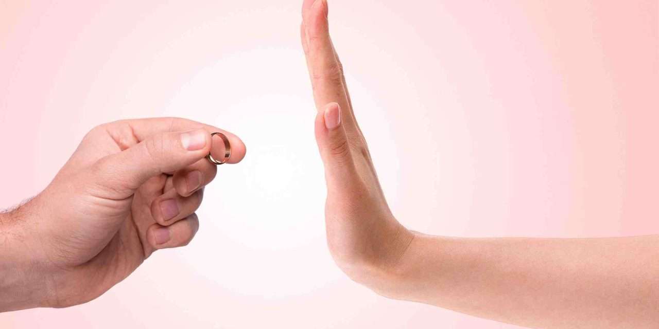 Marrige Matter/ 45 ವರ್ಷವಾದರೂ ಮದುವೆಯಾಗಿಲ್ಲ. ಚಾಕು ಇರಿದುಕೊಂಡ ಆ**ತ್ಯೆಗೆ ಯತ್ನಿಸಿದ ಕಾರವಾರದ ವ್ಯಕ್ತಿ.