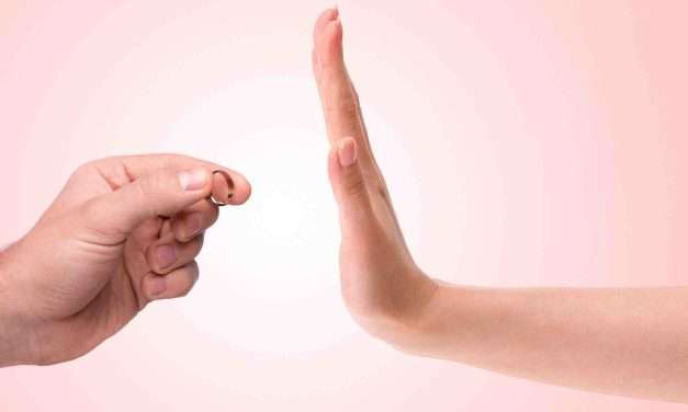 Marrige Matter/ 45 ವರ್ಷವಾದರೂ ಮದುವೆಯಾಗಿಲ್ಲ. ಚಾಕು ಇರಿದುಕೊಂಡ ಆ**ತ್ಯೆಗೆ ಯತ್ನಿಸಿದ ಕಾರವಾರದ ವ್ಯಕ್ತಿ.