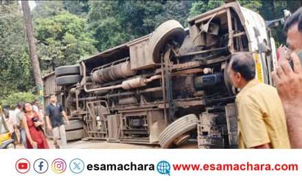 Bus Overturned/ ಹೊನ್ನಾವರದಲ್ಲಿ ಮತ್ತೊಂದು ದುರ್ಘಟನೆ. ಗೇರುಸೊಪ್ಪ–ಸೂಳೆಮುರ್ಕಿ ಕ್ರಾಸ್ ಬಳಿ ಪ್ರವಾಸಿ ಬಸ್ ಪಲ್ಟಿ.