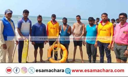 Rescue/ ಗೋಕರ್ಣದ ಮುಖ್ಯ ಕಡಲತೀರದಲ್ಲಿ ಮೂವರು ಪ್ರವಾಸಿಗರ ರಕ್ಷಣೆ