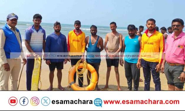 Rescue/ ಗೋಕರ್ಣದ ಮುಖ್ಯ ಕಡಲತೀರದಲ್ಲಿ ಮೂವರು ಪ್ರವಾಸಿಗರ ರಕ್ಷಣೆ