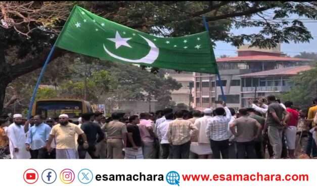 Flag Case/ ಭಟ್ಕಳದಲ್ಲಿ ಬಾವುಟ ತೆರವುಗೊಳಿಸಿದ ನಗರಸಭೆ. ಕೆಲಕಾಲ ಉದ್ವೀಘ್ನ ವಾತಾವರಣ. ಪರಿಸ್ಥಿತಿ ನಿಯಂತ್ರಿಸಿದ ಪೊಲೀಸರು.