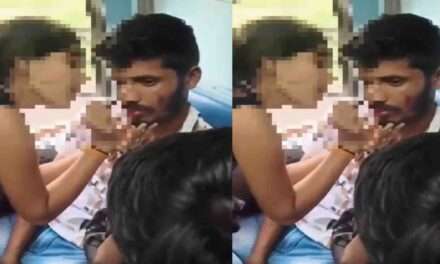 Harrased/ ಅಂಕೋಲಾವಲ್ಲ, ಅಕೋಲಾ ನಡುವಿನ ಪ್ಯಾಸೆಂಜರ್ ರೈಲಿನಲ್ಲಿ ಯುವಕನಿಗೆ ಲಿಪ್‌ಸ್ಟಿಕ್ ಹಚ್ಚಿ, ಬಳೆ ತೊಡಿಸಿ ಶಿಕ್ಷೆ.